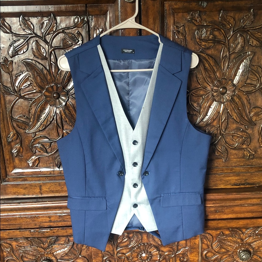 Coofandy Navy waistcoat with Light Gray button-up stomacher closure